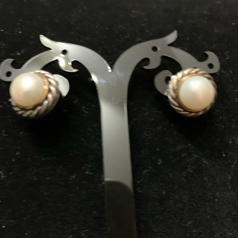 David Yurman big pearl earrings